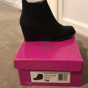 Rampage black wedges